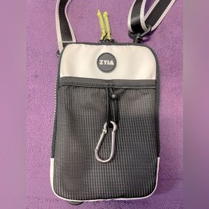 Zyia Crossbody/Belt Bag